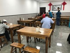大堂-何记酿皮店(西流湾店)