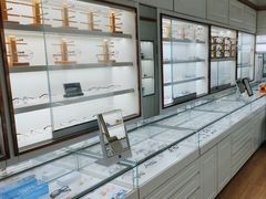-翰佐蔡司小乐圆·依视路星趣控·暴龙眼镜折扣店