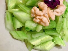 青瓜拌桃仁-椒爱水煮鱼川菜(新抚万达店)