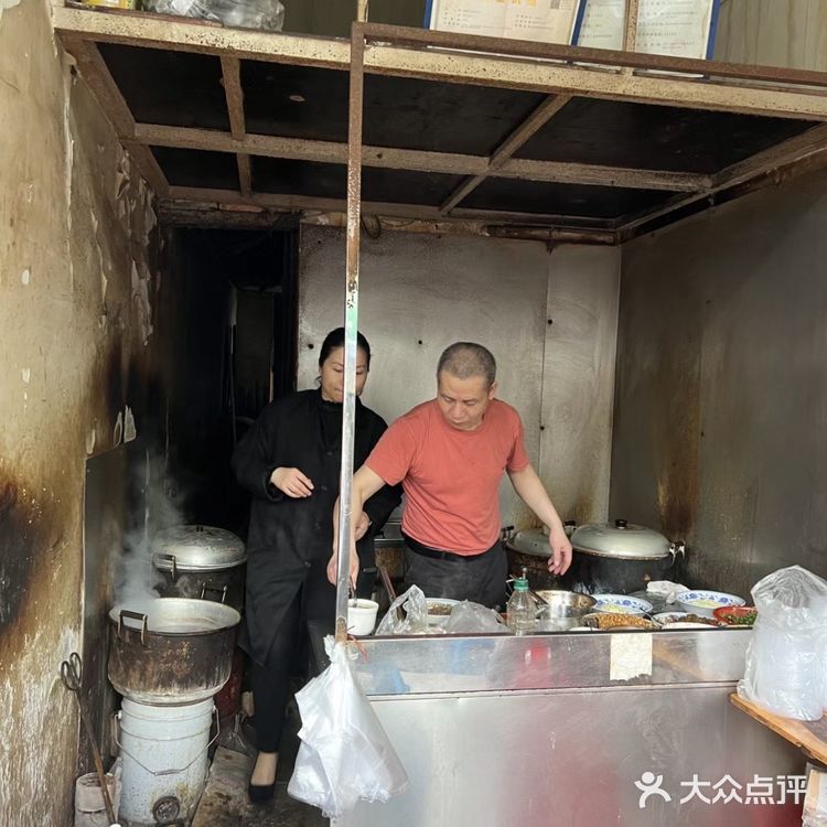 南昌老城区：带你吃¥6猪血粉！