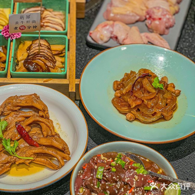 在深圳，首家野生菌石锅土鸡，一口鲜掉牙❗️