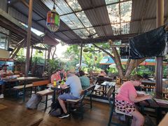 -Green Tree Rest. & Pub