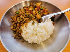 酸辣鸡丁拼酸豆角肉末-霸碗盖码饭(长沙星沙吾悦店)