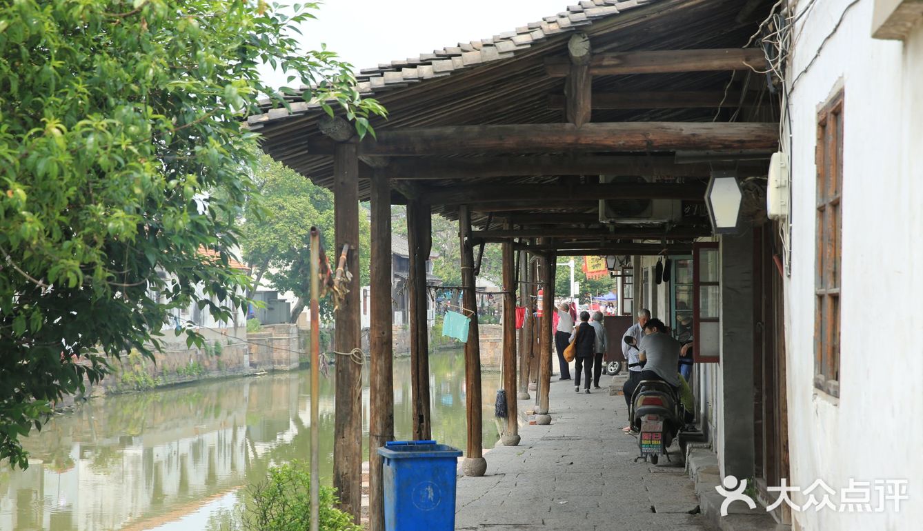 4块钱一块，用料很足，大家排队购买