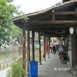 4块钱一块，用料很足，大家排队购买