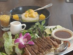 -Chom Cafe and Restaurant