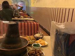 大堂-洞庭洲·防空洞火锅·烧烤·铜锅涮肉(新百广场店)