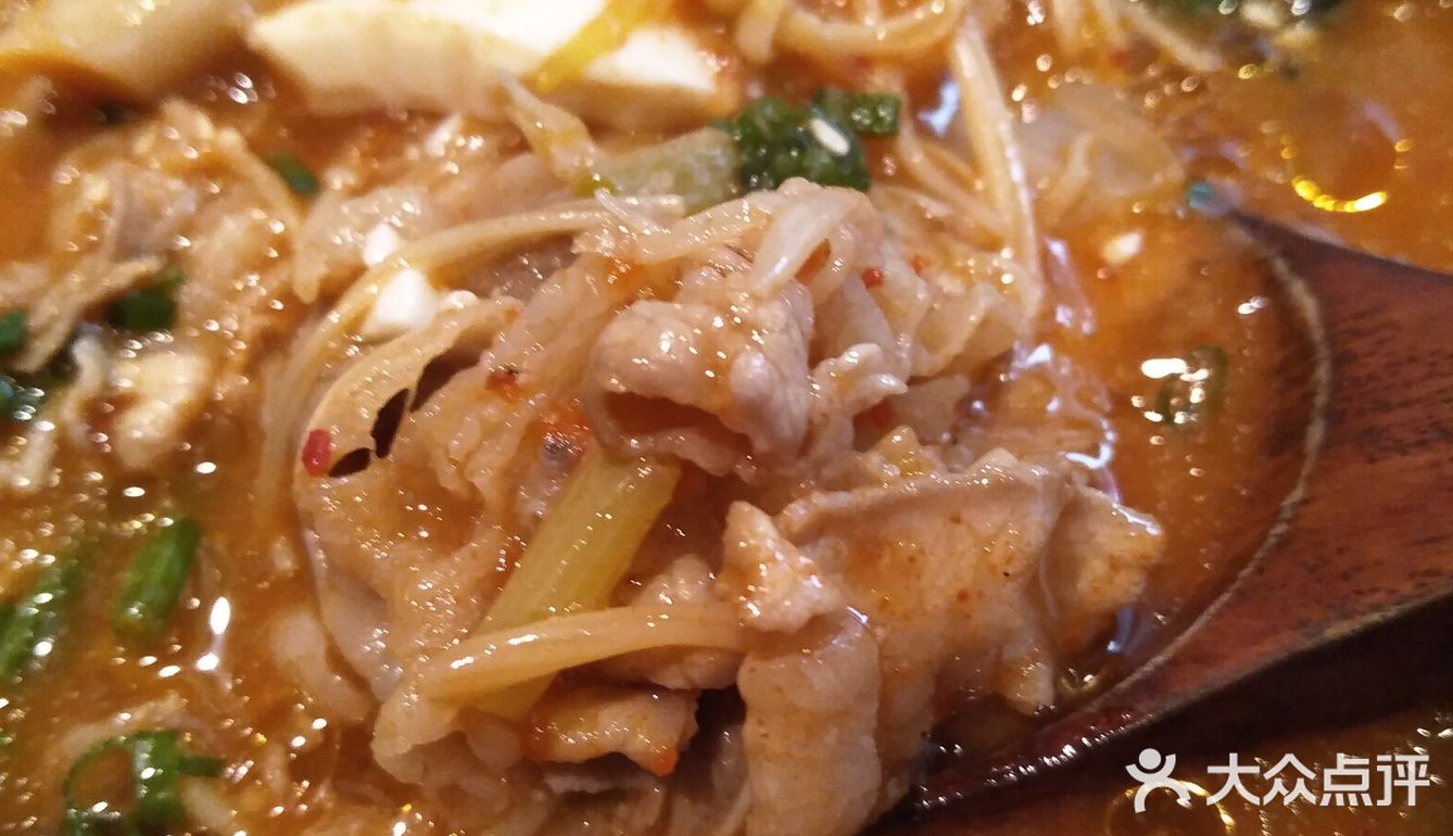 三角牛霖,店员一直帮忙在烤肉,外焦里嫩烤的好香哦