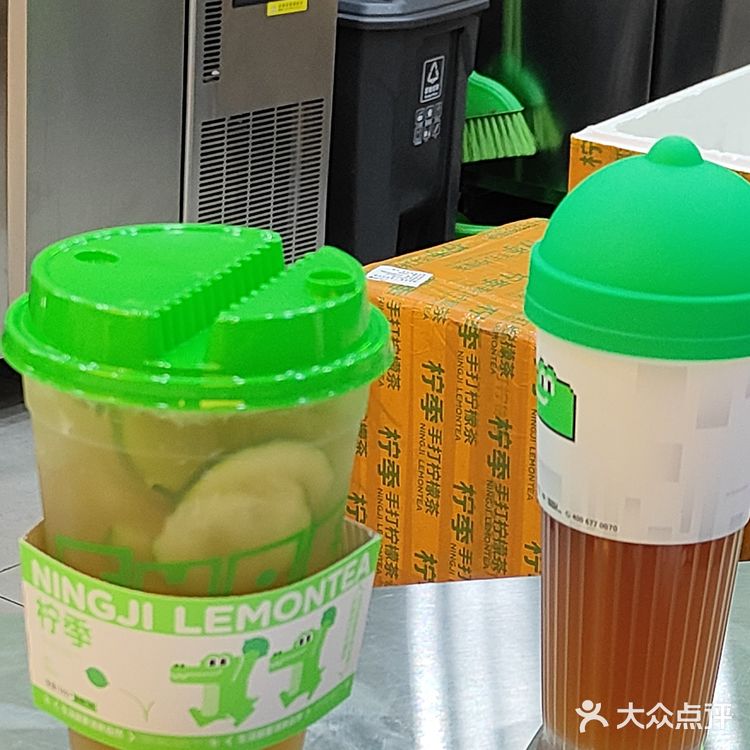 柠檬茶选柠季啦，还有孩子喜欢的鳄鱼小包包。