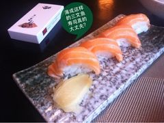 只有四片薄薄三文鱼的三文鱼寿司-鲤·鮨KOISUSHI