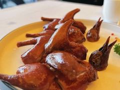 玻璃皮润烧乳鸽-北京厨房(西安SKP店)