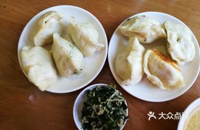 Sour Cabbage Pan-Fried Buns