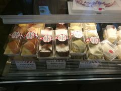 -红宝石·鲜奶小方·海派西点房(金杨店)