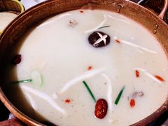 -三人行骨头王火锅(长寿店)