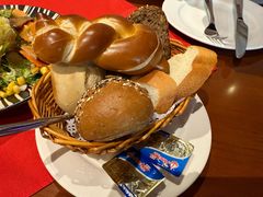 面包筐-申德勒加油站餐厅(三里屯北小街店)