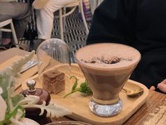 -FLOVIE FLORIST CAFE