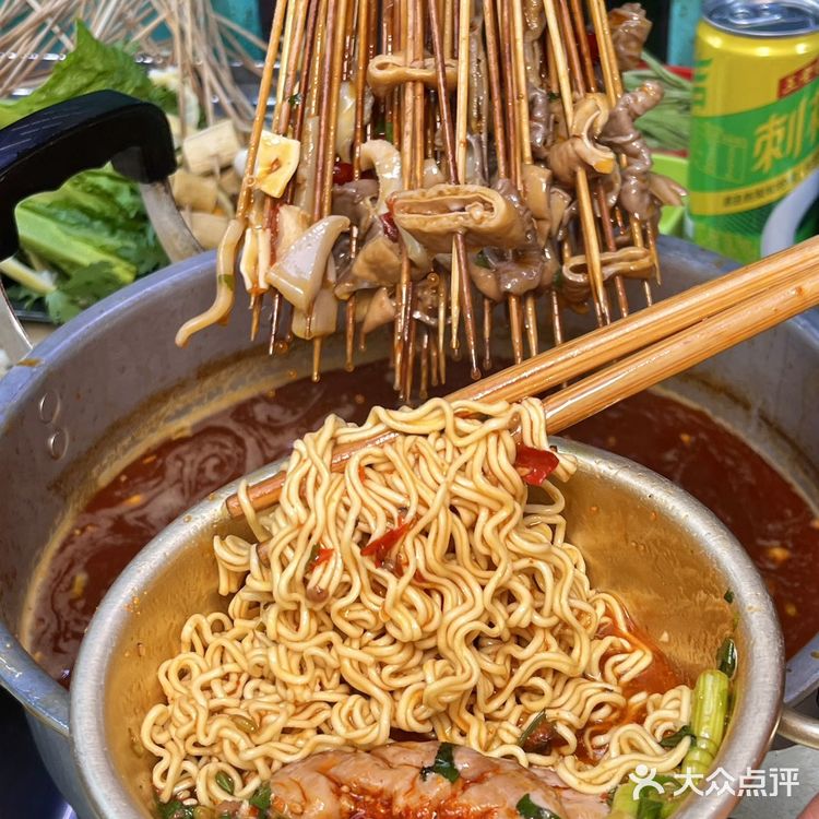 成都坠好吃的社区市井串串！！好吃还便宜