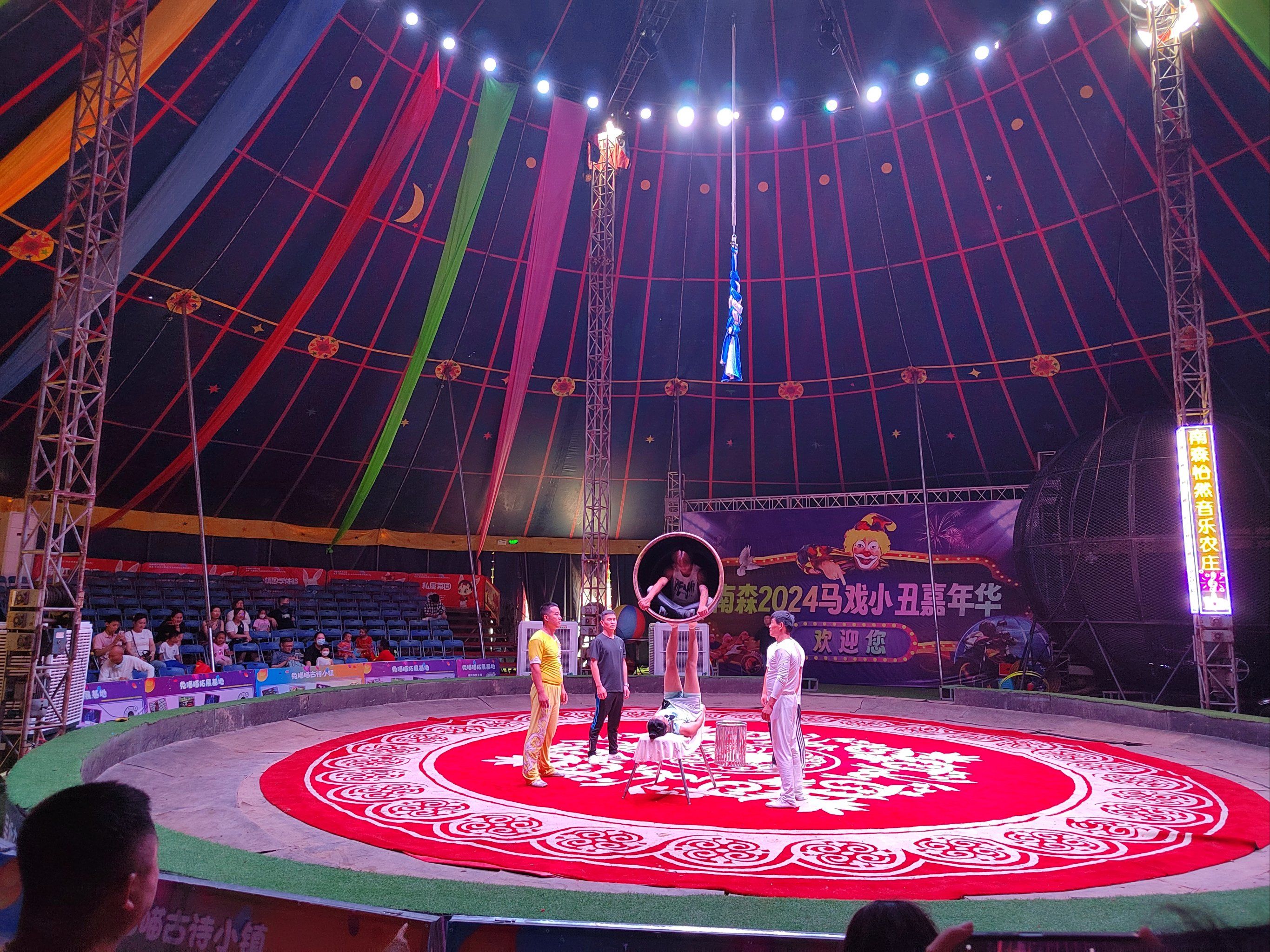 小朋友喜欢的热闹杂技