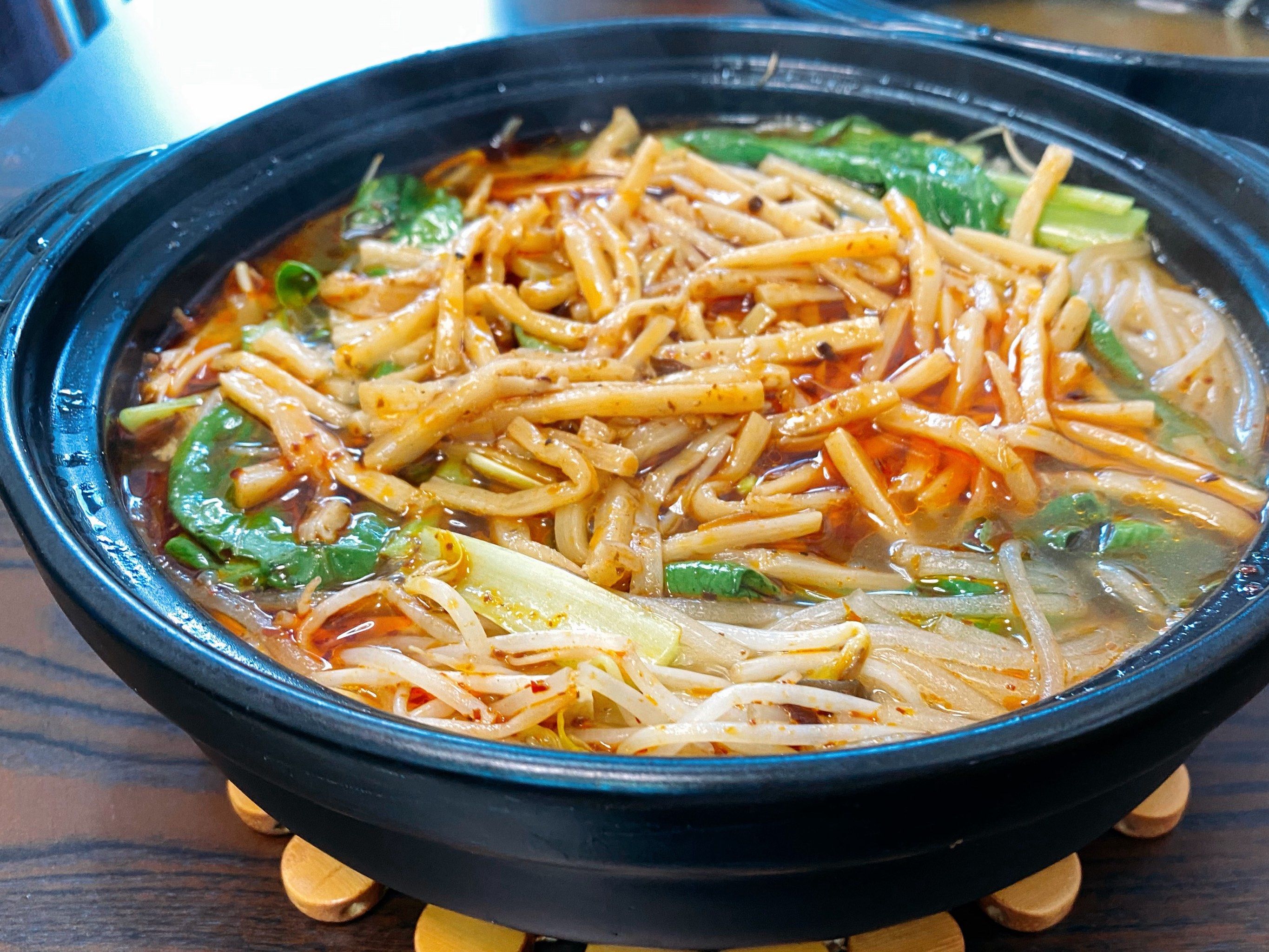 来一碗热腾腾的砂锅米线