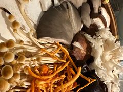 -尚尚仙·酸汤猪手·猪肚鸡火锅(华联万柳购物中心店)