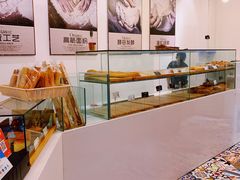 面包甜点陈列柜-老梦面包 CHEZMOREL(三源里店)