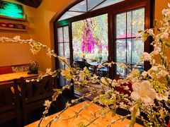 -月亮眼花园餐厅书吧酒吧