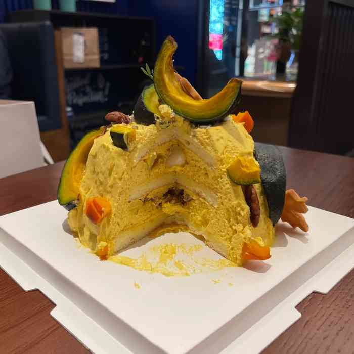 zaza cakery-"朋友点的生日蛋糕 收到后一度觉得小 但是.