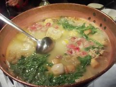 -鲜入围煮花胶鸡海鲜火锅