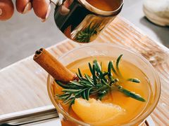 热白葡萄酒配咖啡-无牌咖啡&酒馆