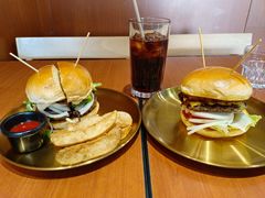 焦糖烤菠萝牛肉汉堡-魏斯理汉堡(西安沣东吾悦店)