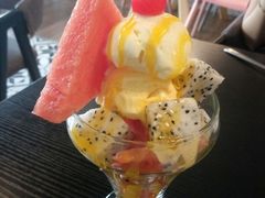 水果冰淇淋-樱花里音乐餐吧·牛扒椰子鸡(东圃店)