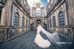 布拉格小镇-巴黎婚纱摄影工作室