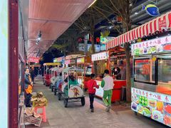 -三亚火车头万人海鲜广场