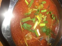 -野山舂·贵州现舂酸汤火锅(鸿通城店)