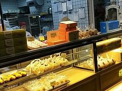 面包甜点陈列柜-鲍师傅糕点(江苏路店)