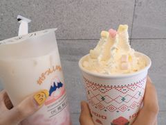 招牌草莓大福奶茶大杯-伏小桃(雁塔MOMOPARK店)