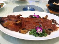 大红乳猪-海都六福酒家(世博广场店)