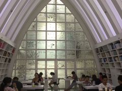 -钟书阁(松江泰晤士小镇店)