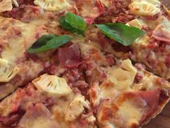 夏威夷披萨-Bamboo Bar & Grill Restaurant