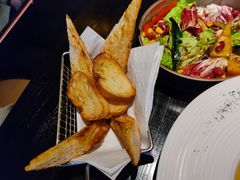 餐前面包-C&R西班牙餐厅