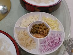 金鲷鱼生及配料-寻味顺德·南记酒家·传统顺德菜·鱼生(广源路店)
