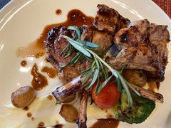 碳烤羊排配蔬菜及迷迭香红酒汁-WOLFGANG PUCK KITCHEN & BAR(迪士尼小镇店)