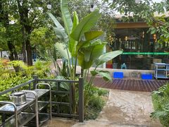 -茅草房·河畔园林火锅