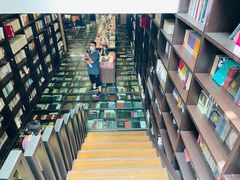 -钟书阁(松江泰晤士小镇店)