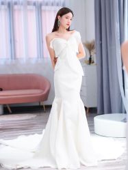 -Lady  Jane高端婚纱礼服馆