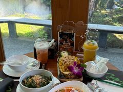 -Chom Cafe and Restaurant