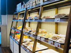 面包甜点陈列柜-一鸣真鲜奶吧(余杭东莲店)