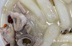 Wild Bamboo Shoot Pig's Trotter Chicken Soup