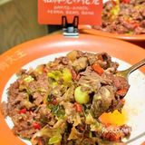 新年不打烊，价格不变，美味持续在线。夹一筷子鲜嫩的牛肉