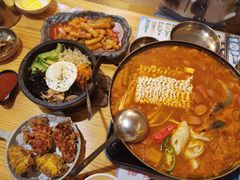 部队火锅-小木屋米酒店·韩国料理(深圳总店)